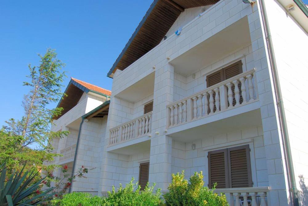 Apartmenthaus Punta **** Сплитска Экстерьер фото