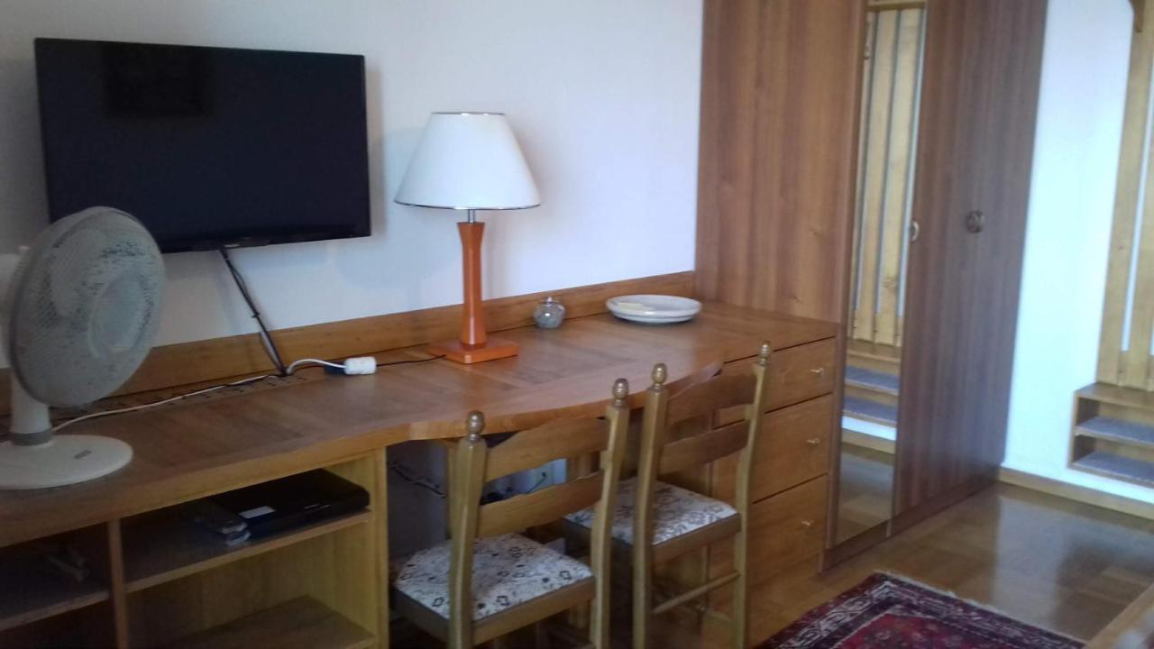 Apartmenthaus Punta **** Сплитска Экстерьер фото